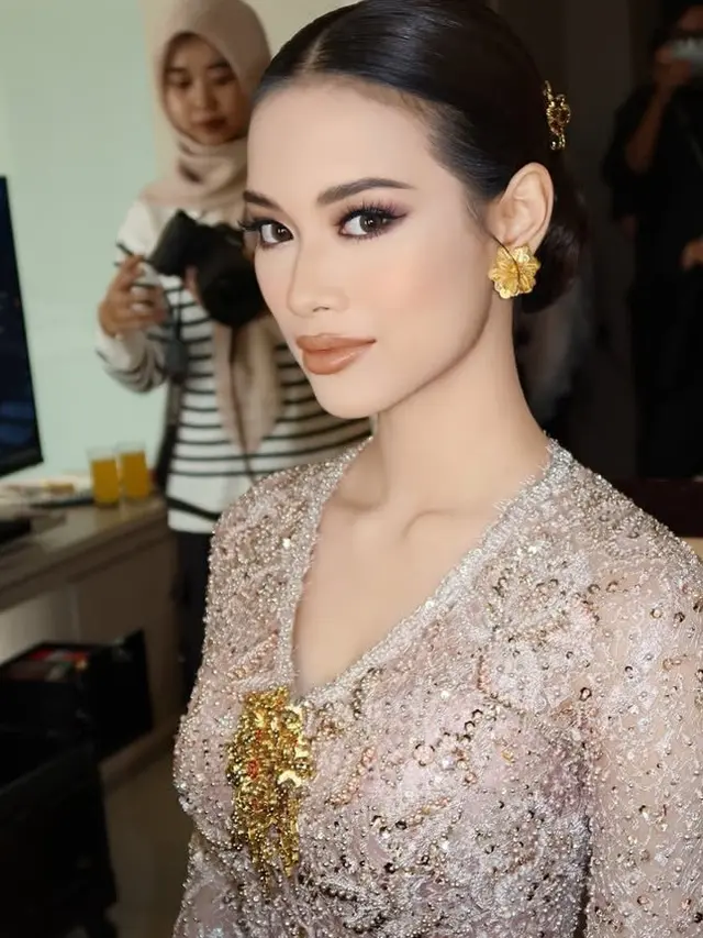 Potret Muthia Fatika Miss Universe Jawa Barat 2023 saat tunangan. [@muthiafrachman]