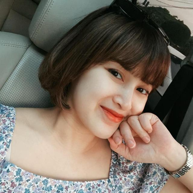 6 Potret Rosiana Dewi Usai Melahirkan, Wajahnya Makin Berseri