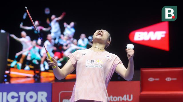 Tunggal putri, Korea Selatan, An Se Young, melakukan selebrasi setelah menjuarai Indonesia Open 2025 di Istora Senayan, Jakarta, Minggu, 8 Juni 2025. (Bola.com/M Iqbal Ichsan)