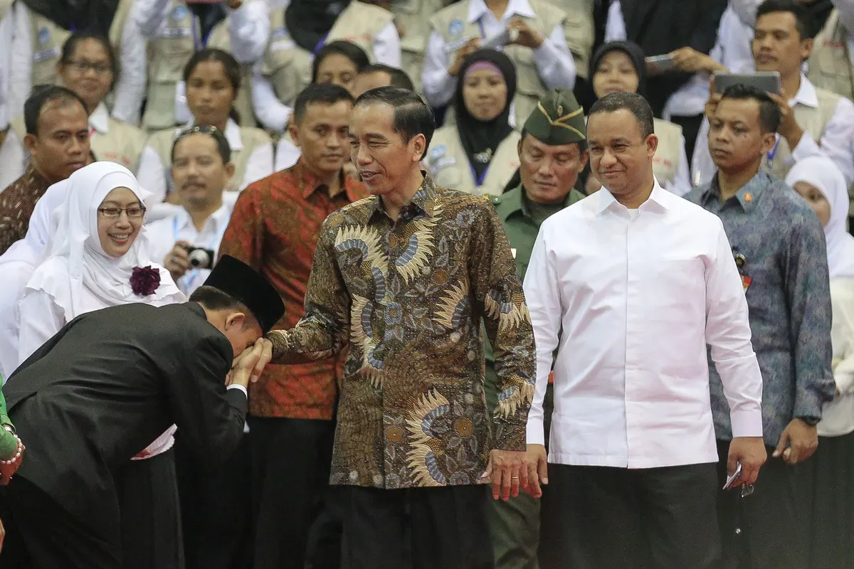 20151124-Wajah Semringah Jokowi di Puncak Perayaan Hari Guru Nasional-Jakarta