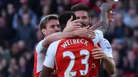 Para pemain Arsenal saat merayakan gol Danny Welbeck ke gawang Norwich City pada laga lanjutan Premier League, di Stadion Emirates, Sabtu (30/4/2016). (AFP/Ben Stansall). 