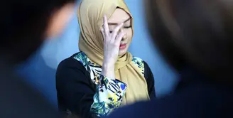 Dua pekan silam Terry Putri ditinggal oleh sang ibunda tercinta. Kini, Terry sedang menenangkan diri menata jiwa yang masih belum stabil. Bahkan, kini mengaku gampang sedih dan mudah tidak semangat. (Nurwahyunan/Bintang.com)