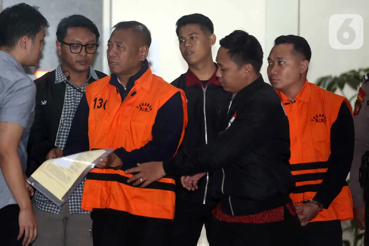 KPK Tahan Bupati Tulungagung Gatut Sunu Wibowo Beserta Ajudannya