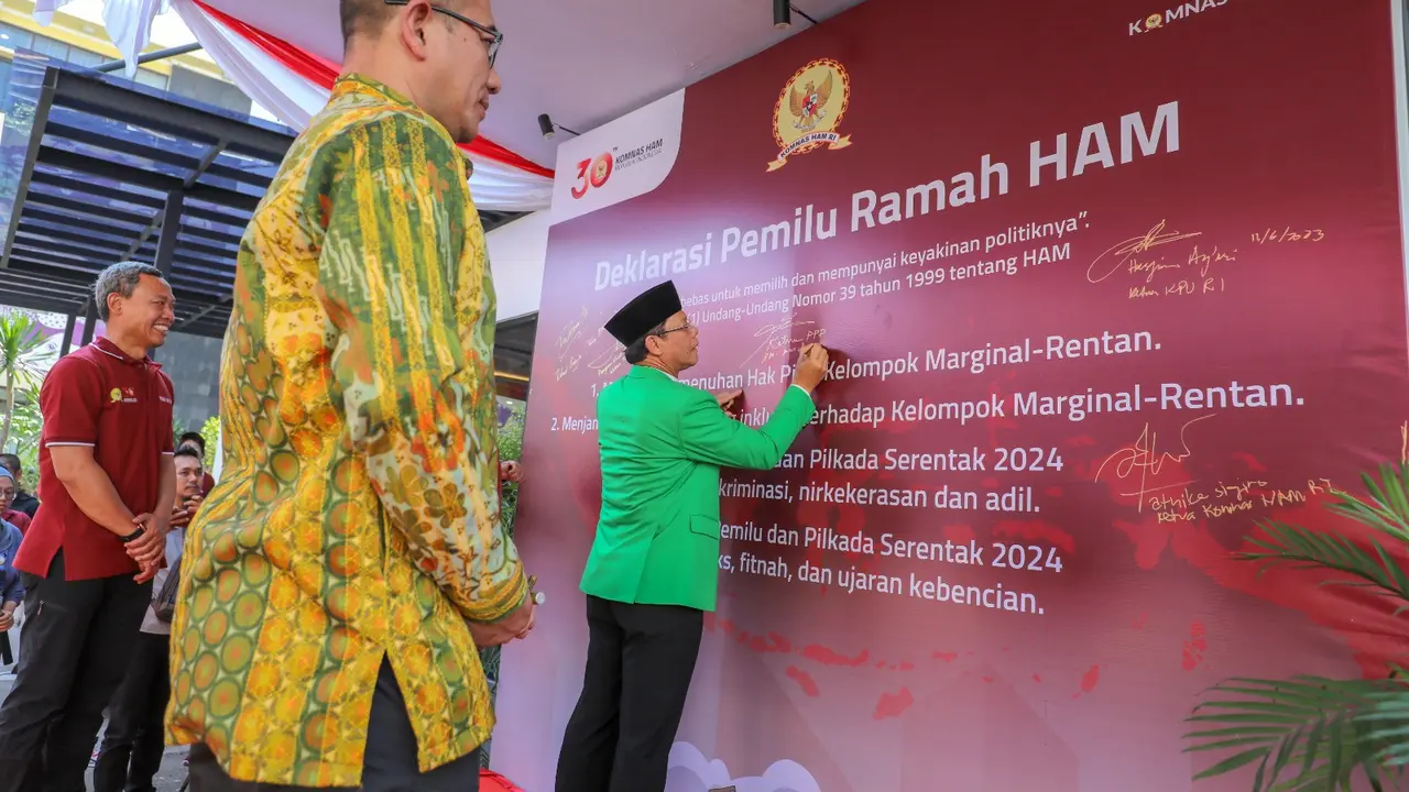 lt Ketua Umum Partai Persatuan Pembangunan (PPP) Muhamad Mardiono bersama Komisi Nasional Hak Asasi Manusia (Komnas HAM) mendeklarasikan Pemilu Ramah HAM, pada Minggu pagi (11/6/2023).