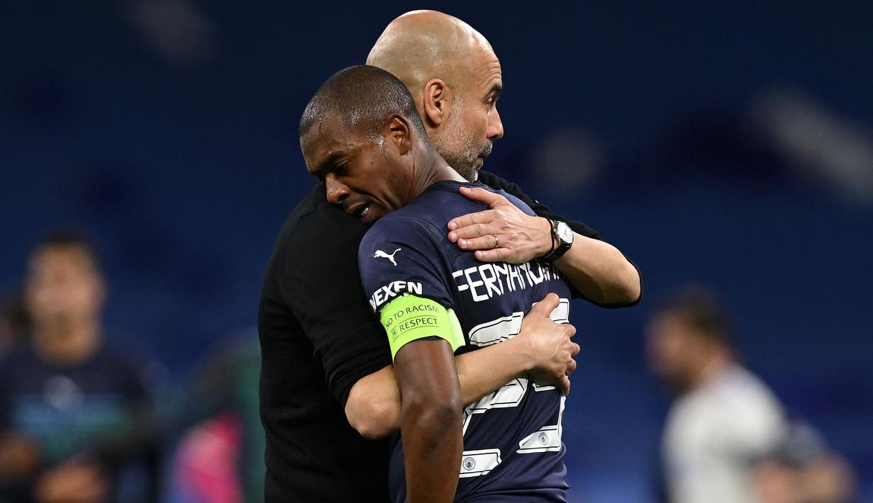 Fernandinho. Gelandang Brasil berusia 37 tahun yang telah membela Manchester City sejak awal musim 2013/2014 ini memutuskan hijrah usai kontraknya berakhir bersama The Citizens untuk bergabung dengan Atletico Paranaense di awal musim 2022/2023. Ia dilepas ke Atletico Paranaense dengan status bebas transfer dan diikat kontrak hingga Desember 2024. Bersama Manchester City ia total tampil dalam 383 laga di semua ajang dengan torehan 26 gol dan 33 assist. (AFP/Paul Ellis)