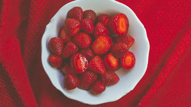 ilustrasi buah stroberi/unsplash