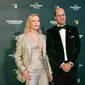 Pangeran William dari Inggris, Pangeran Wales berpose bersama aktris Australia Cate Blanchett (kiri) saat mereka tiba untuk menghadiri Earthshot Prize 2023 di Singapura pada 7 November 2023. (MOHD RASFAN / AFP)