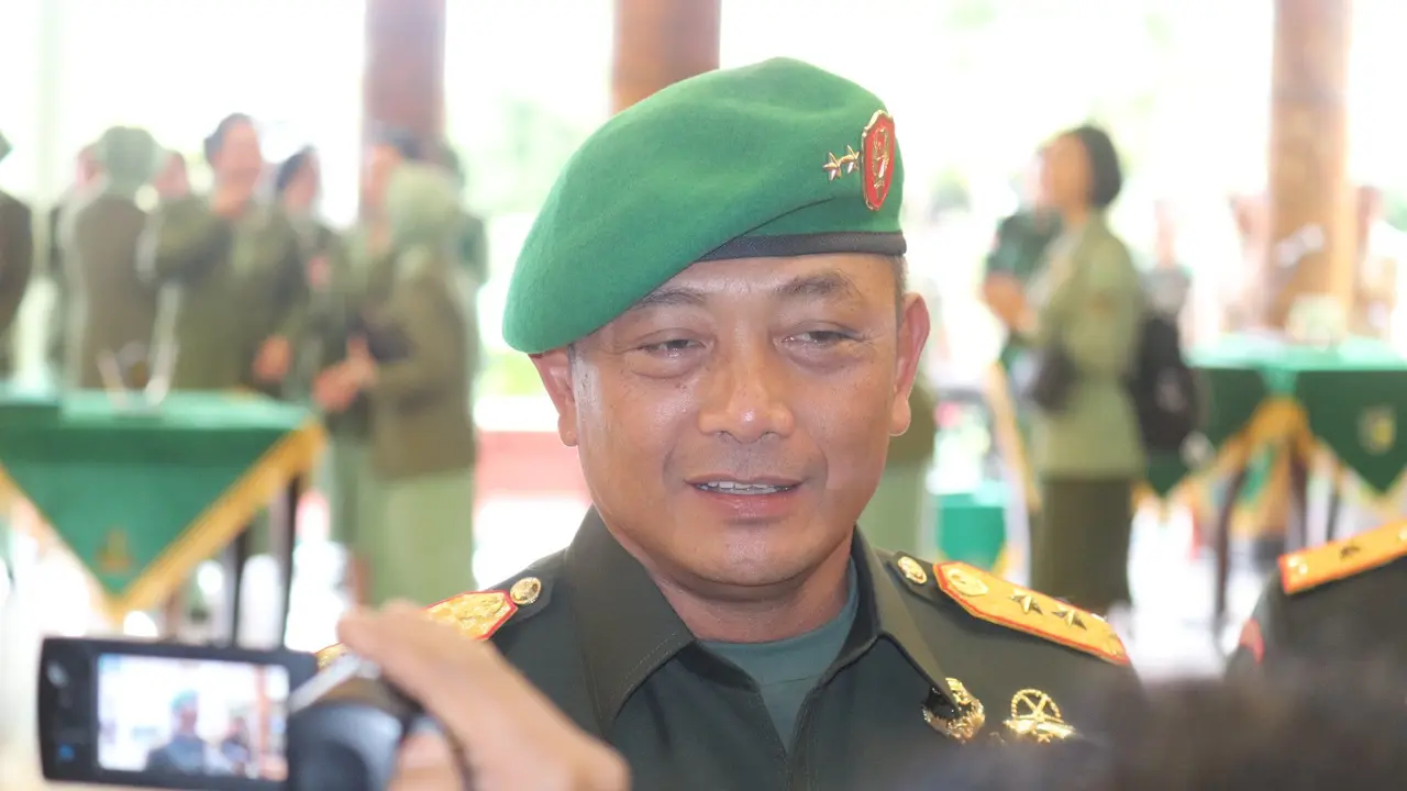 Pangdam Cenderawasih, Mayjen TNI Izak Pangemanan