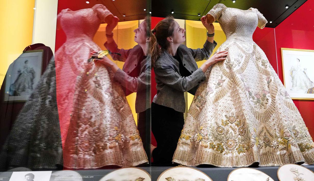  Her Life in Style', di The King's Gallery, Istana Buckingham, London, Inggris, Kamis 9 April 2026. (AP Photo/Kirsty Wigglesworth)