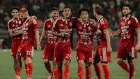 Selebrasi para pemain Bali United setelah membobol gawang Isenmulang Kalteng FC pada pertandingan BRI Super League 2026/2027 di Stadion Kapten I Wayan Dipta, Gianyar, Sabtu (12/9/2026). (Instagram/Bali United)