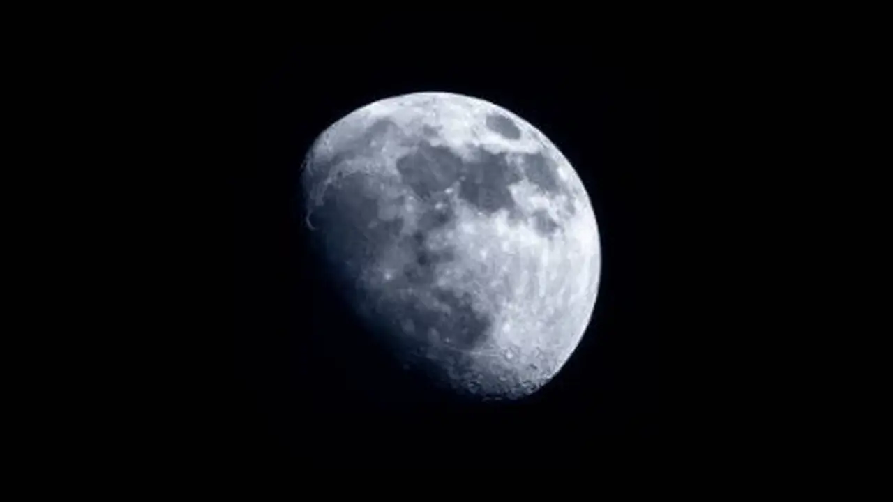 ilustrasi bulan.