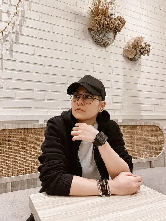 Mita The Virgin (Instagram/mitathevirgin)