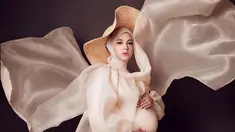 Biby Alraen, istri Rifky Balweel yang baru saja melahirkan anak laki-laki pada 1 Januari 2019. Biby melahirkan dengan operasi caesar. Anak yang diberi nama Kazeem sudah menyita perhatian sejak dalam kandungan, seperti saat Biby melakukan maternity shoot yang menawan. (Liputan6.com/IG/@bibyalraen13)