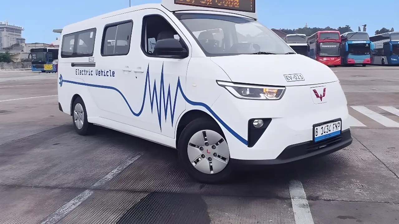 Percepat Transportasi Listrik, Wuling Mitra EV Mulai Diuji Coba TransJakarta (ist)