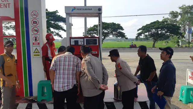 Pengecekan dispenser SPBU di Pemalang. (Foto: Liputan6.com/Polres Pemalang)
