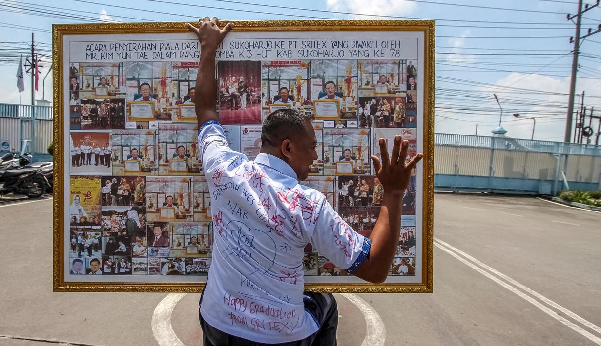 Akhir perjalanan bisnis PT Sritex Tbk, yang pernah memiliki pabrik tekstil terbesar di Asia Tenggara, terkonfirmasi melalui rapat kreditur kepailitan Sritex yang berlangsung Jumat, 28 Februari 2025. (DIKA/AFP)