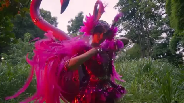 Potret Cinta Laura Sebagai Ikon Jember Fashion Carnaval 2021. (Sumber: Instagram/claurakiehl)
