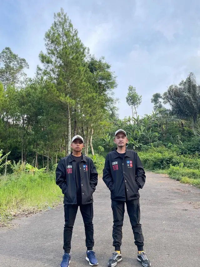 7 Gaya Pemotretan Ruben Onsu dan Betrand Peto, Disebut Makin Mirip