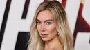 Vanessa Kirby menata rambut pirang panjangnya menjadi ikal tergerai di bawah bahunya. (Theo Wargo/Getty Images/AFP)