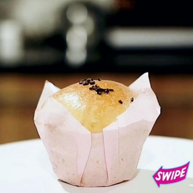 Roti Bluder favorit Nicky Tirta saat liburan. (dok. Instagram @nickytirta/https://www.instagram.com/p/B6jnu_pnWx4//Adhita Diansyavira)