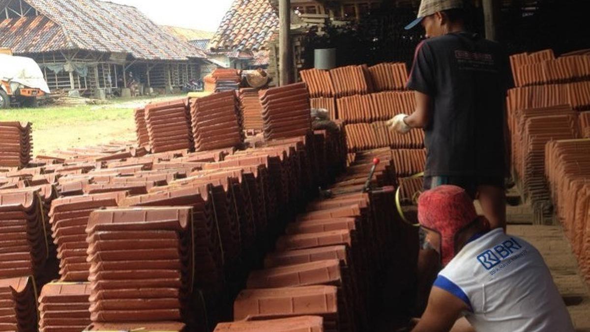 KUR BRI Bantu Usaha Genteng di Majalengka Bertahan dan Berkembang di Tengah Persaingan Industri