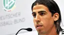 Gelandang Timnas Jerman Sami Khedira di sesi konferensi pers di Cologne, 2 September 2009 jelang laga persahabatan melawan Afrika Selatan. AFP PHOTO DDP/ LENNART PREISS