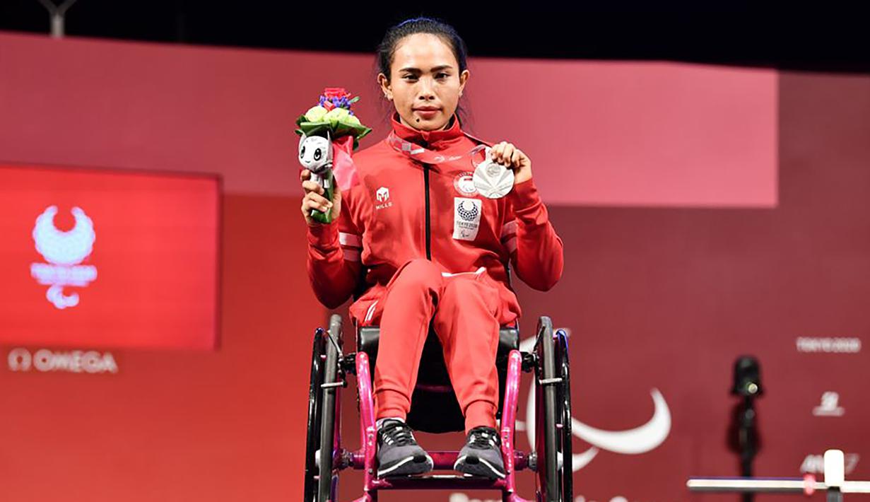 Medali perak yang diraih lifter kelahiran Karangasem, Bali, 28 tahun yang lalu merupakan sebuah kemajuan setelah 5 tahun lalu hanya meraih medali perunggu di Paralimpiade Rio 2016. (Foto: Dok. NPC Indonesia)