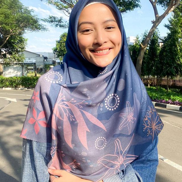 6 Potret Valeria Stahl Tampil Berhijab, Pemeran Farah di Sinetron Anak Jalanan