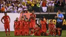 Kekecewaan para pemain Peru usai takluk dari Kolombia pada perempat final Copa America Centenario. Kolombia nantinya akan berhadapan dengan pemenang dari Meksiko melawan Cile. (AFP/Timothy A. Clary)