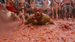 La Tomatina berlangsung sejak 1945 pada hari Rabu terakhir dari bulan Agustus, selama pekan festival Bunol. (AP Photo/Alberto Saiz)