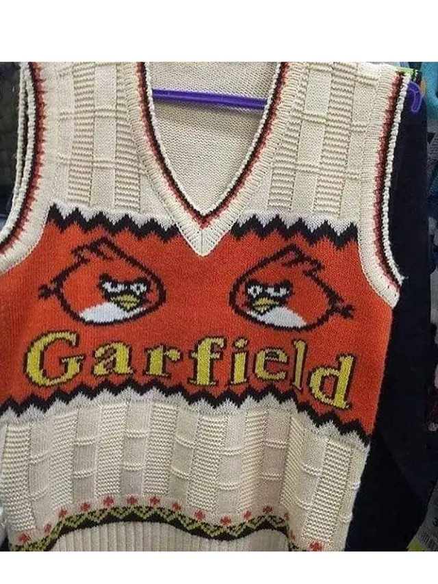 6 Desain Baju Ini Kelewat Absurd, Bikin Geleng Kepala