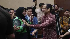 Mantan Menteri Pendidikan, Kebudayaan, Riset dan Teknologi (Mendikbudristek), Nadiem Makarim sesaat sebelum menjalani persidangan lanjutan di Pengadilan Tindak Pidana Korupsi Jakarta (Tipikor) Jakarta, Senin (2/2/2026). Mantan Menteri Pendidikan, Kebudayaan, Riset dan Teknologi (Mendikbudristek), Nadiem Makarim kembali menjalani sidang kasus dugaan korupsi pengadaan laptop chromebook. (Kapanlagi.com/Budy Santoso)