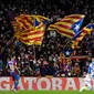 Berlaga di Camp Nou, mantan pelatih Al Sadd ini sukses membawa anak asuhnya menang tipis 1-0. Gol semata wayang Barcelona dicetak Memphid Depay dari titik penalti pada menit ke-48. (AFP/Josep Lago)