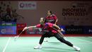 <p>Ganda putri Indonesia, Febriana Dwipuji Kusuma/Amalia Cahaya Pratiwi saat bertanding menghadapi sesama wakil Indonesia, Lanny Tria Mayasari/Ribka Sugiarto pada babak 32 besar Kejuaraan Bulu Tangkis Indonesia Open 2023 di Istora Senayan, Jakarta, Selasa (13/6/2023). Pasangan Febriana/Amalia menang dengan skor 21-15, 21-18. (Bola.com/Bagaskara Lazuardi)</p>
