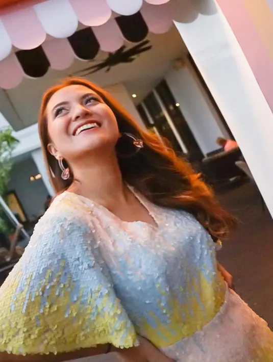 Dikatakannya, usai memakan es krim dirinya akan menjadi lebih baik dari sebelumnya. Ia bisa menjadi lebih senang karena segar dan seru. (Instagram/aruanmarsha)