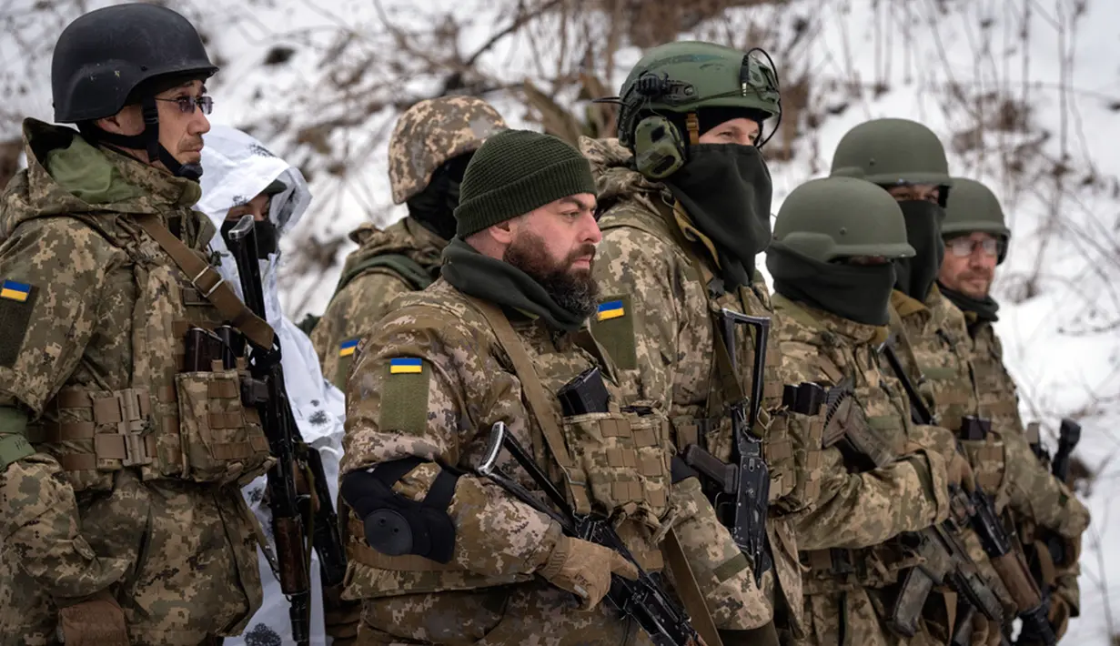 Juru Bicara Direktorat Intelijen Utama Kementerian Pertahanan Ukraina Andriy Yusov mengatakan kalau para pejuang di Batalyon Siberia telah menerima tanda panggilan untuk melindungi identitas mereka. (AP Photo/Efrem Lukatsky)