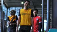 Rachmat Latief ketika latihan bersama Arema. (Bola.com/Iwan Setiawan)