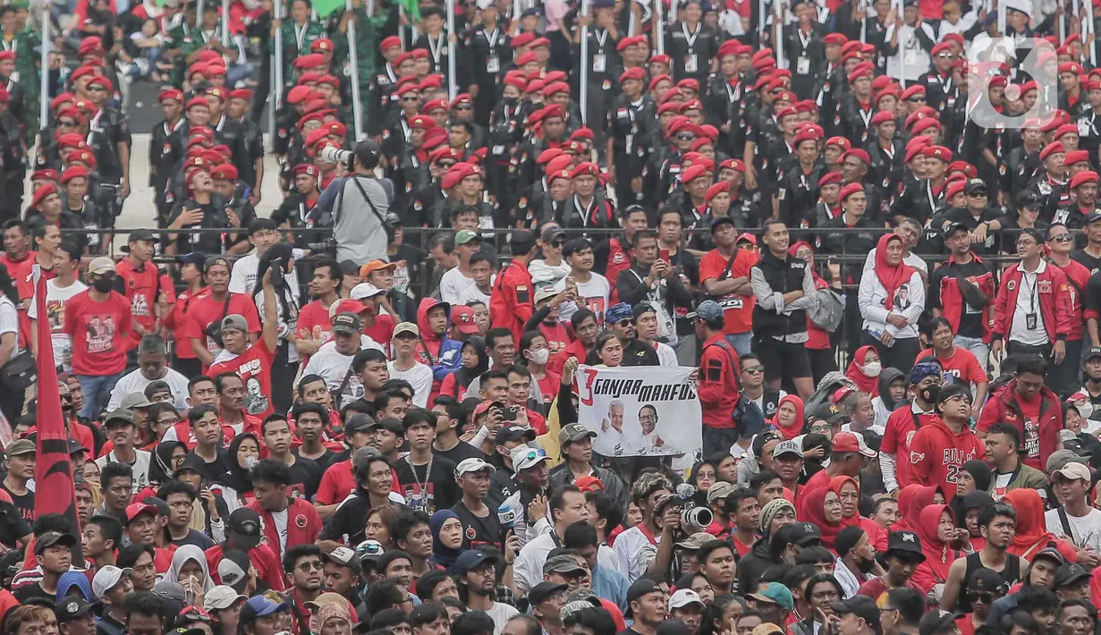 Pemukulan kentong menjadi simbolisasi agar masyarakat tersadar untuk ikut menjaga kewaspadaan, melawan intimidasi, dan kecurangan yang mungkin yang terjadi di Pilpres 2024. (Liputan6.com/Angga Yuniar)