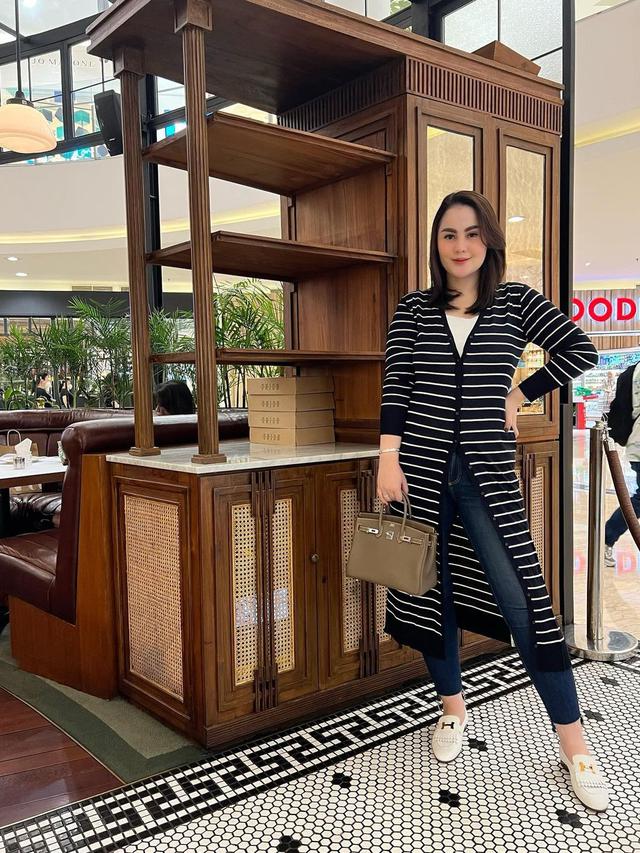 7 Potret Jennifer Dunn yang Kini Pilih Lepas Hijab, Jadi Sorotan