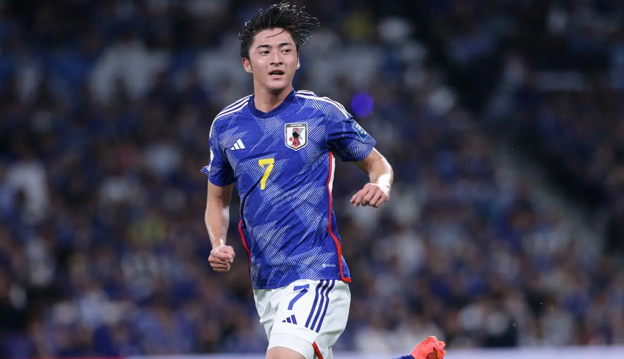 Bersama Timnas Jepang, Takumu Kawamura tercatat sudah mengoleksi 3 caps. Debutnya terjadi awal tahun 2024 ini, saat diturunkan kontra Thailand dalam laga persahabatan (1/1/2024) dan langsung mencetak satu gol dalam laga yang berkesudahan 5-0. (the-afc.com)