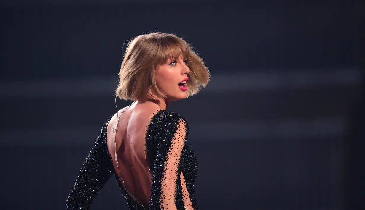 Taylor Swift sepertinya tak membiarkan rasa malu menghalanginya untuk tampil memukau saat konser. (ROBYN BECK  AFP)
