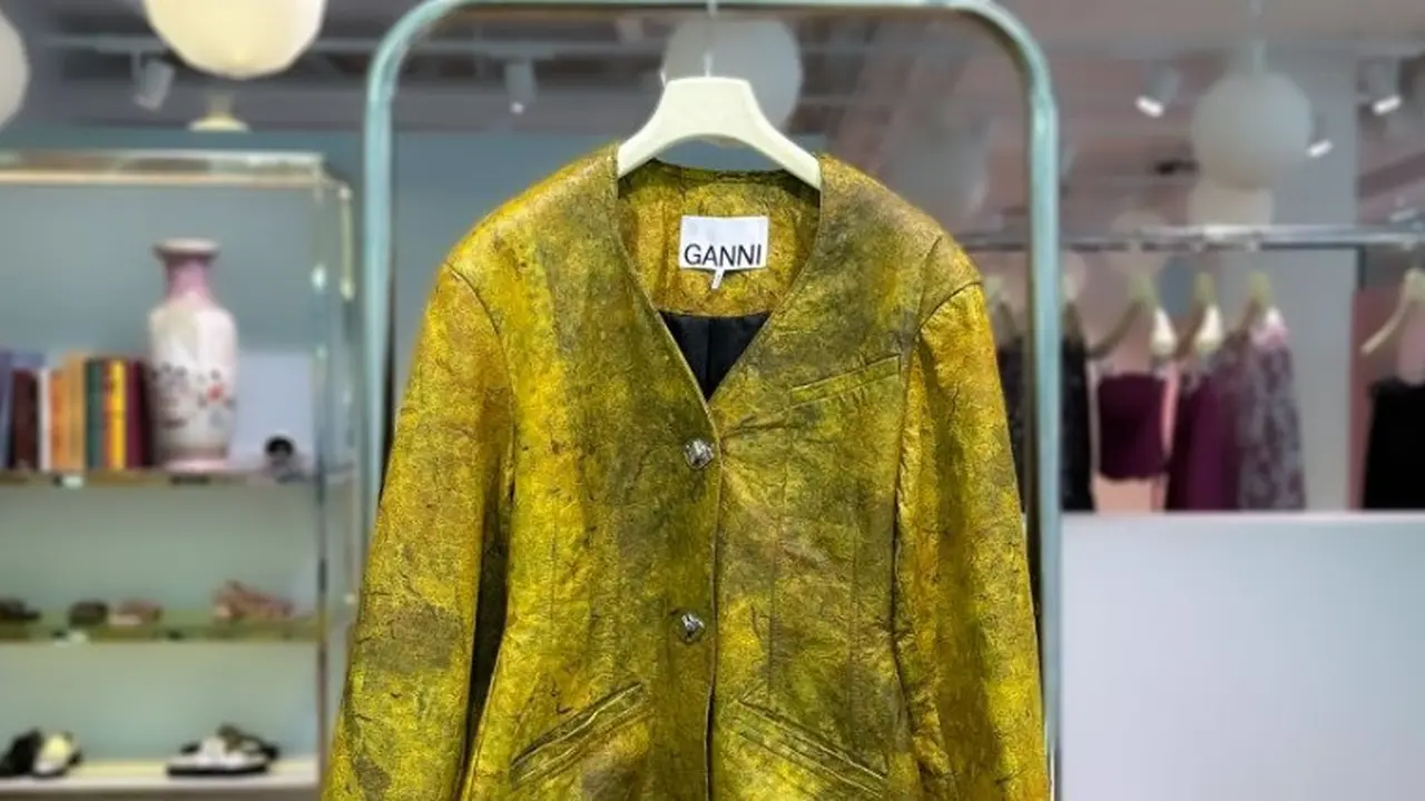 Jaket Blazer berbahan dasar bakteri selulosa