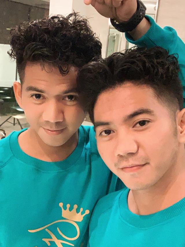 6 Potret Terbaru Rizki D'Academy dengan Rambut Keriting