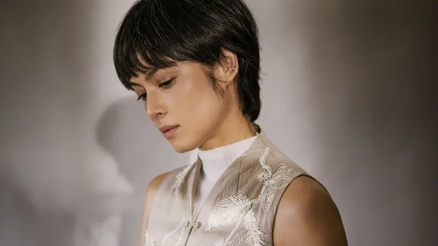 Koleksi Busana Lebaran ala Sapto Djojokartiko yang Menenangkan, Mariana Renata Jadi Wajahnya