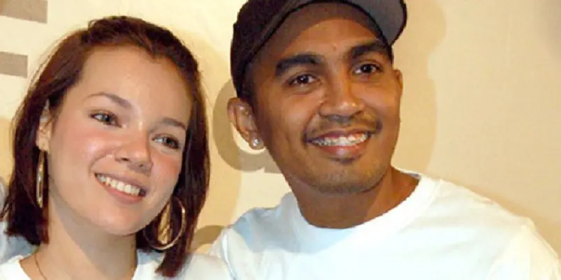 Setelah resmi cerai dengan Surya Saputra, Dewi Sandra menikah diam-diam dengan Glenn Fredly. Pernikahan keduanya berlangsung tertutup di sebuah hotel di Uluwatu, Bali pada 3 April 2006. Pernikahan yang dijaga ratusan polisi itu kandas pada tahun 2009.