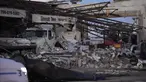 Kerusakan terlihat setelah tornado menerjang di gedung Sinnott Tree Service di McCook, Illinois, Rabu (12/7/2023). (AP Photo/Nam Y. Huh)