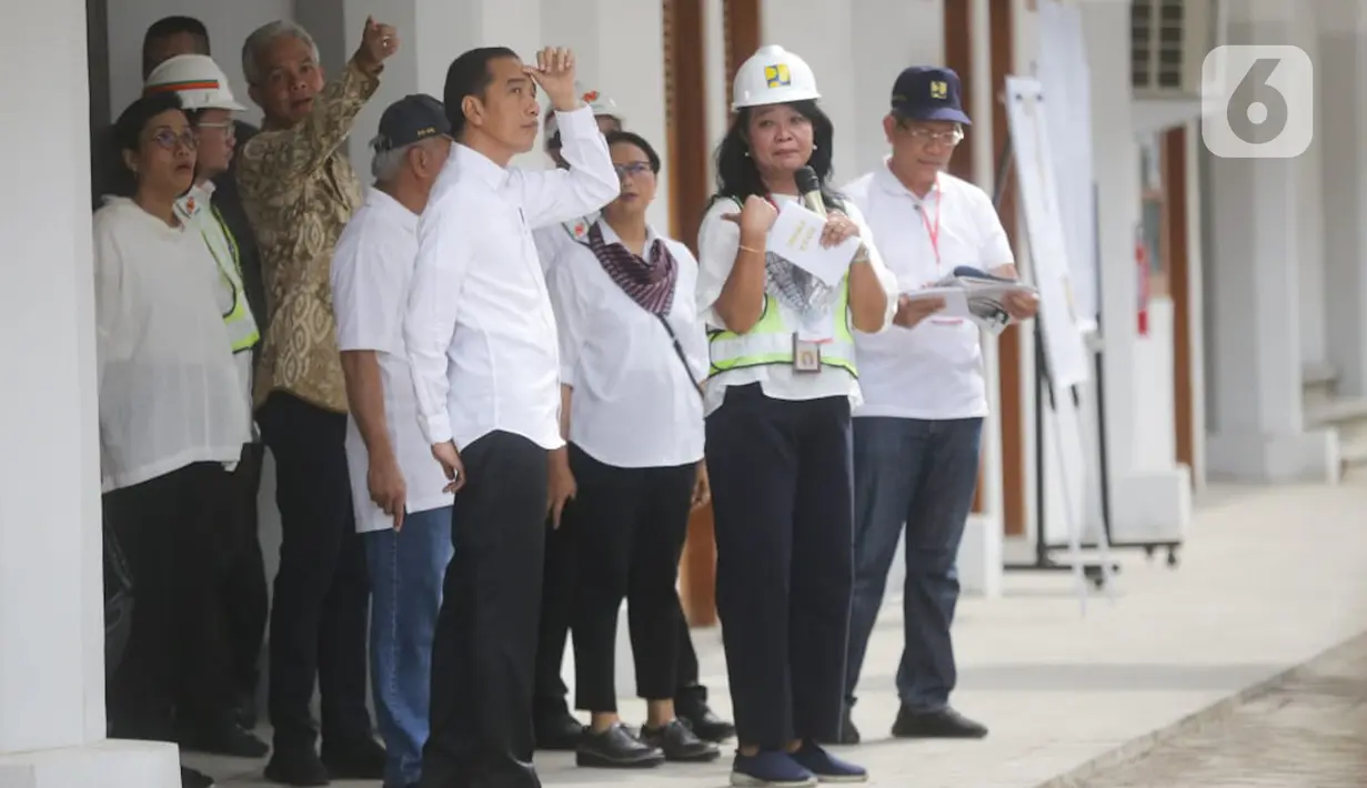 Presiden Joko Widodo saat meninjau pembangunan Pasar Johar Semarang, Senin (30/12/2019). Jokowi meninjau pembangunan fasilitas sarana-prasarana di Pasar Johar Semarang. (Liputan6.com/Gholib)