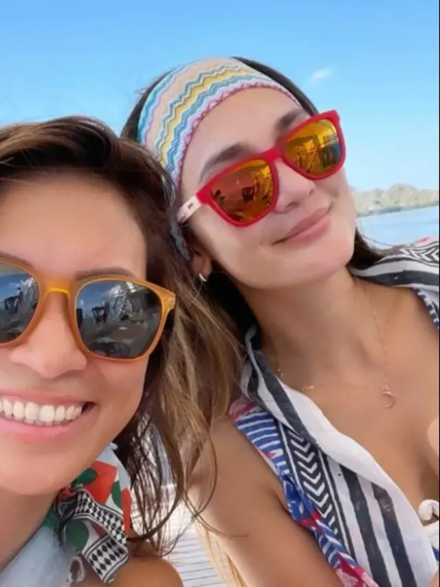 Luna Maya dan Marianne Rumantir memiliki perusahaan produksi media dan agensi hiburan digital bernama TS Media (https://www.instagram.com/p/CTBOmYdJ-RM/)