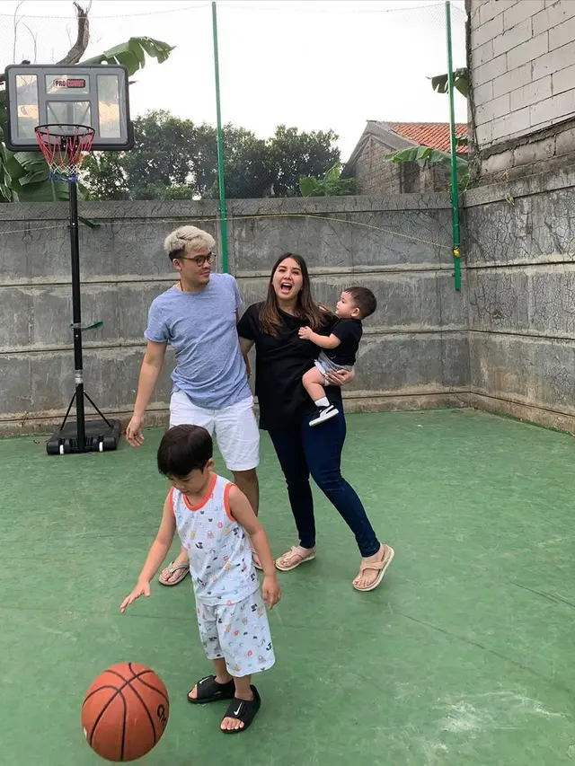 [Fimela] Tya Ariestya