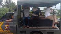 HZ dan RS saaat digelandang ke Mapolres Gorontalo (Arfandi Ibrahim/Liputan6.com)